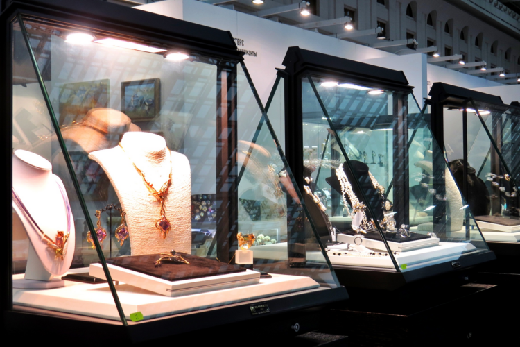 What is surprising about the exhibition "Unique Russia" in Gostiny Dvor