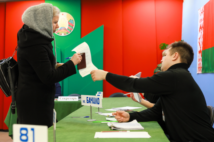 Turnout in Belarus' presidential elections reaches 81.5 percent