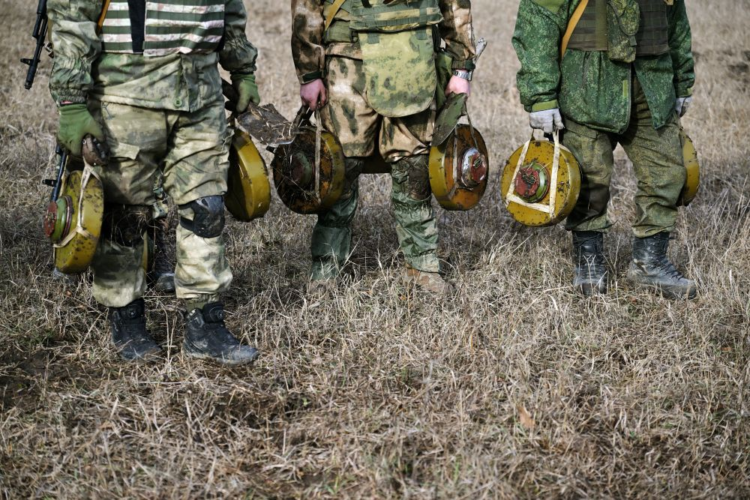 A Ukrainian soldier lost his head after hitting a tripwire with his face in the Kursk region