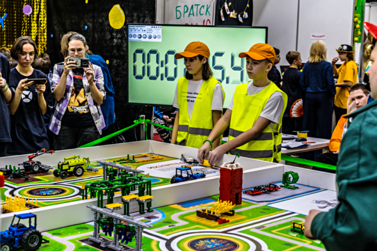 Irkutsk hosts anniversary festival of robots and technologies