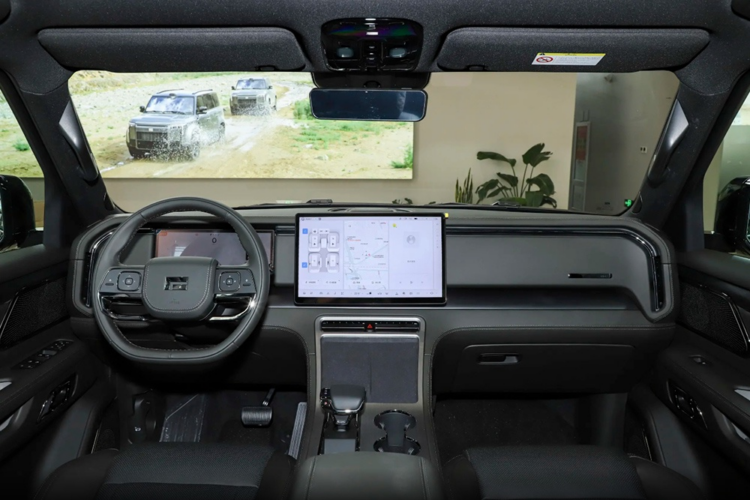 Better than Li L9, but very expensive: official sales of Rox 01 have begun in Russia