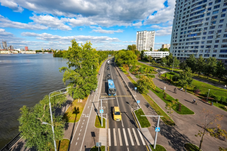 A new walking route along the Moscow River embankments has opened in the south of the capital.